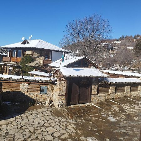Семеен Хотел Скендерова Къща Lesten Kültér fotó