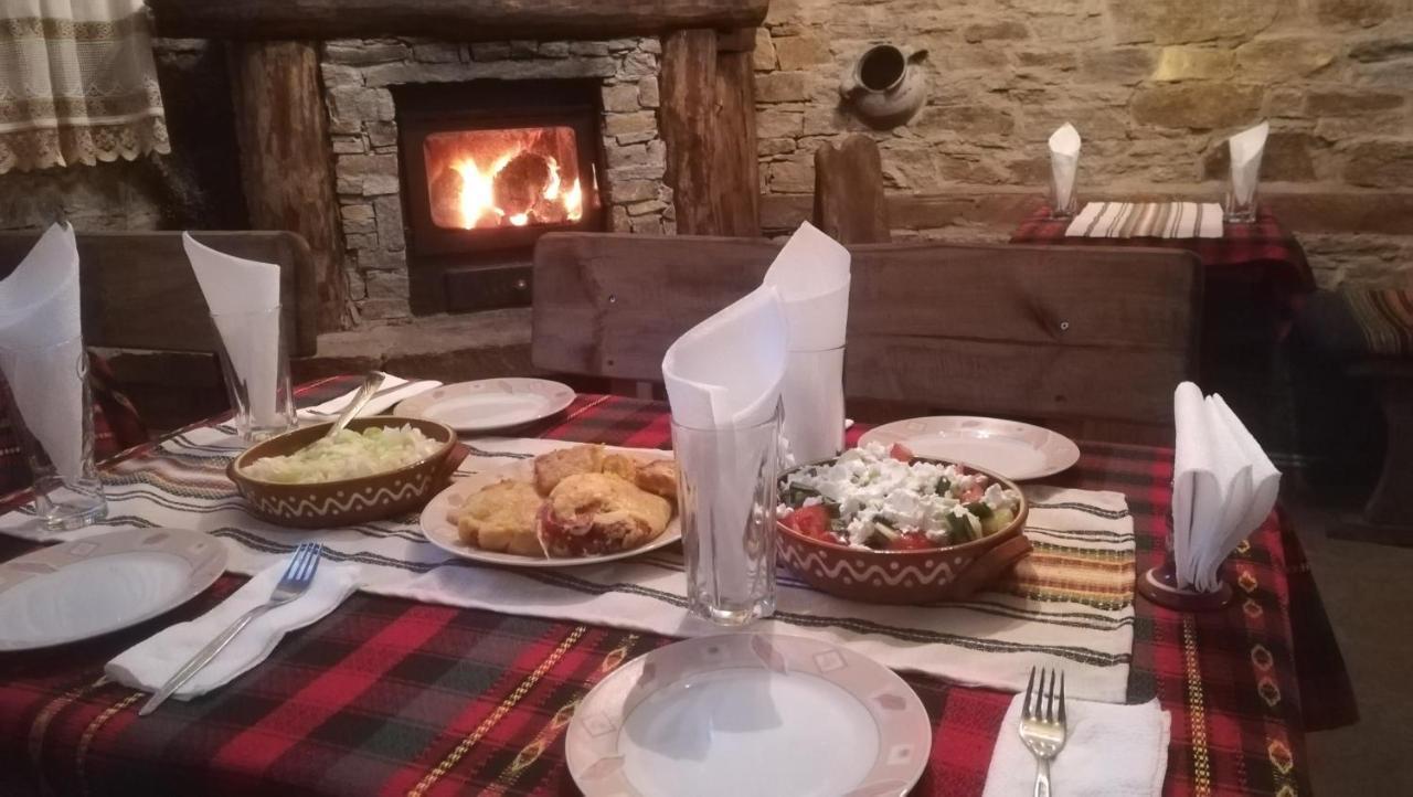 Семеен Хотел Скендерова Къща Lesten Kültér fotó